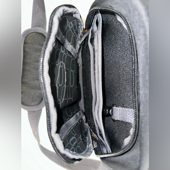 Ricardo Beverly Hills Crossbody Shoulder Black Bag Compartments Pre-owned - Picture 3 of 14